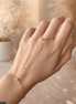 ELYRA Handchain