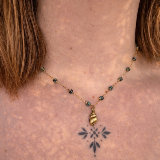 SHELL necklace